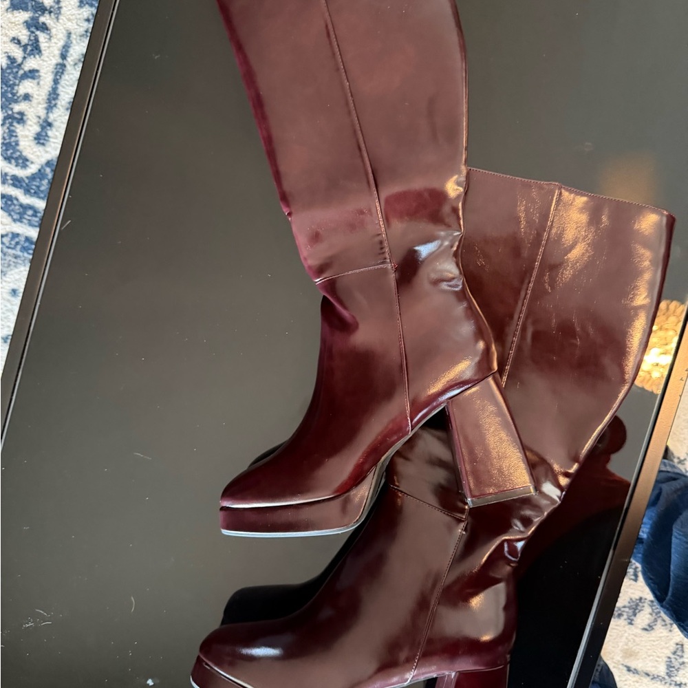 Women's High Block Heel Knee Boots - Burgundy